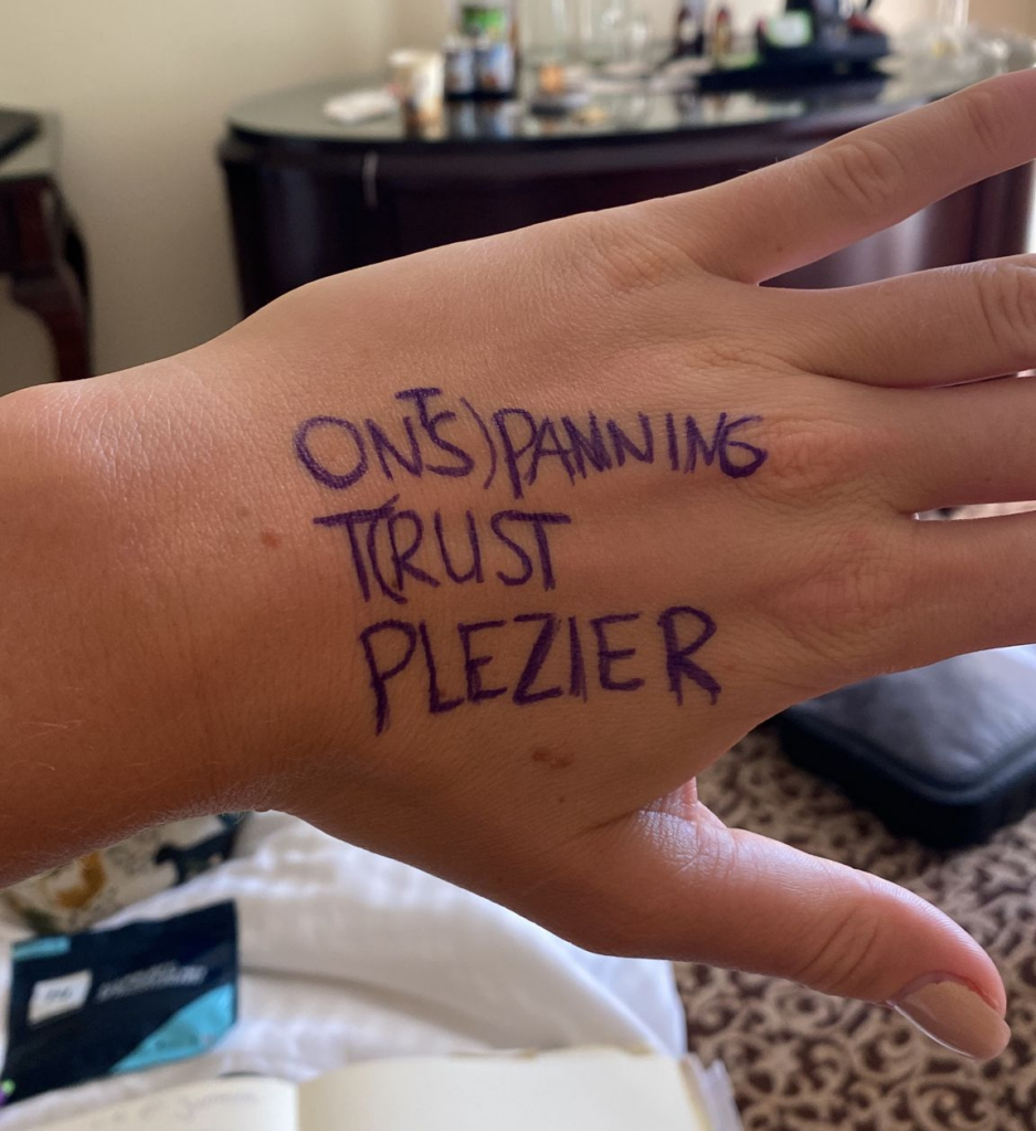 Hand van Pleun met de woorden ontspanning 
(T)rust 
Plezier 